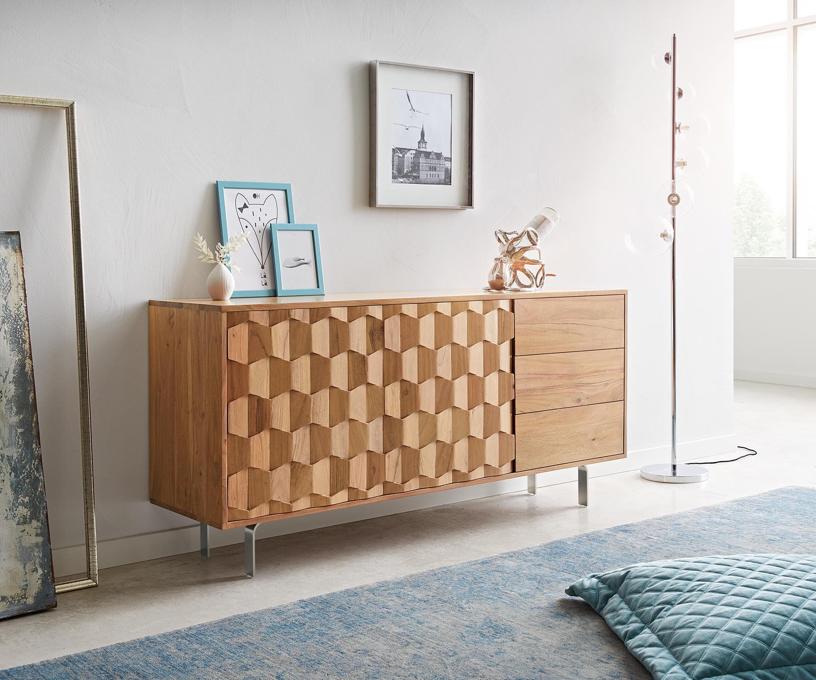 DELIFE Sideboard Fevo 145 cm Akazie Natur 2 Türen 3 Schubfächer L-Fuß, Sideboards