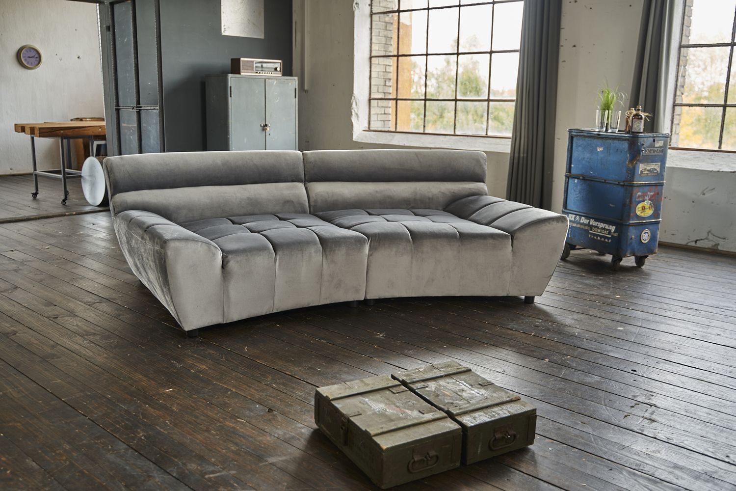 KAWOLA Big Sofa NERLA Stoff Velvet Silber