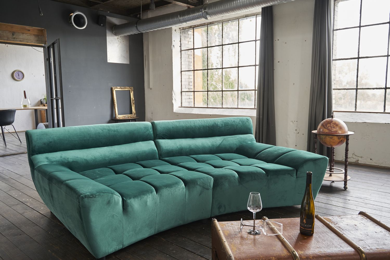 KAWOLA Big Sofa NERLA Stoff Velvet grün