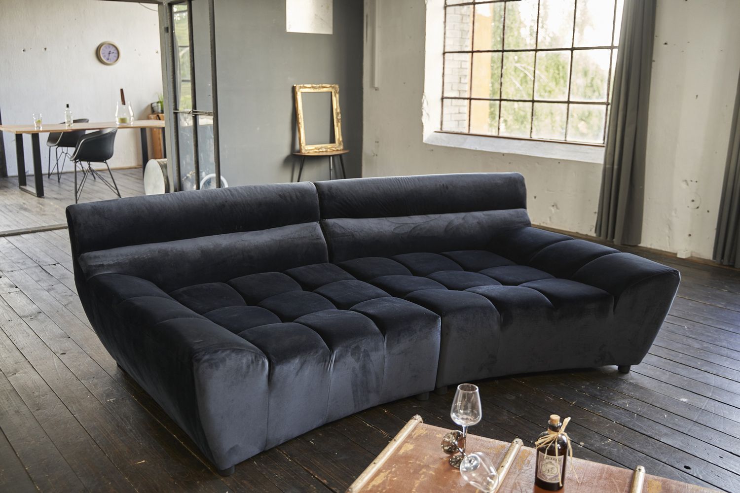 KAWOLA Big Sofa NERLA Stoff Velvet Schwarz