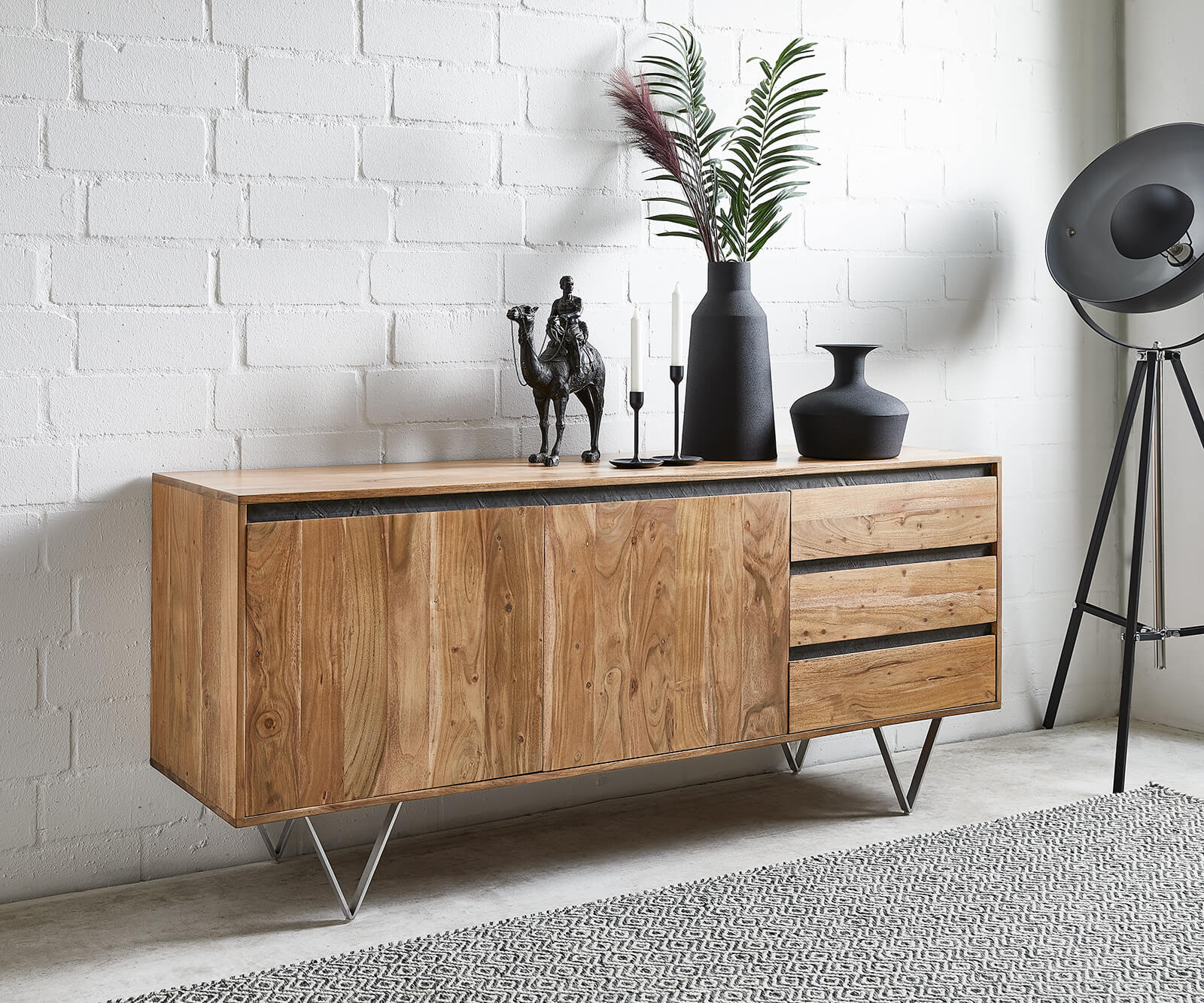 DELIFE Sideboard Stonegrace 175×45 cm Akazie Natur Schiefer 2 Türen 3 Schübe, Sideboards